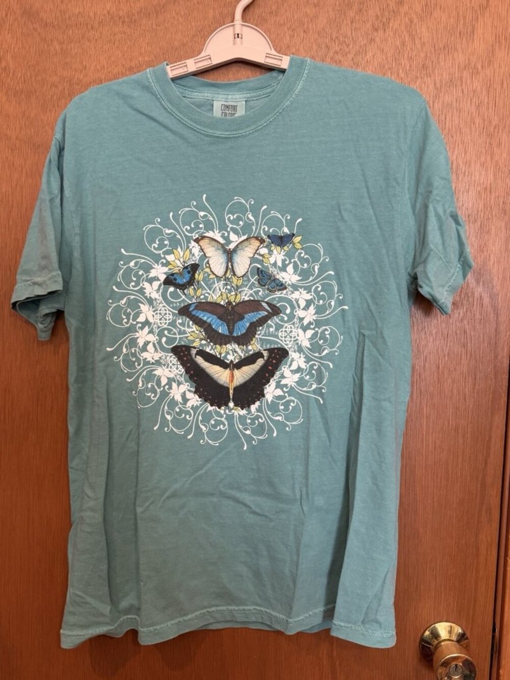 Gildan Comfort Colors Seafoam Green Butterfly Print T-Shirt Size Medium‎